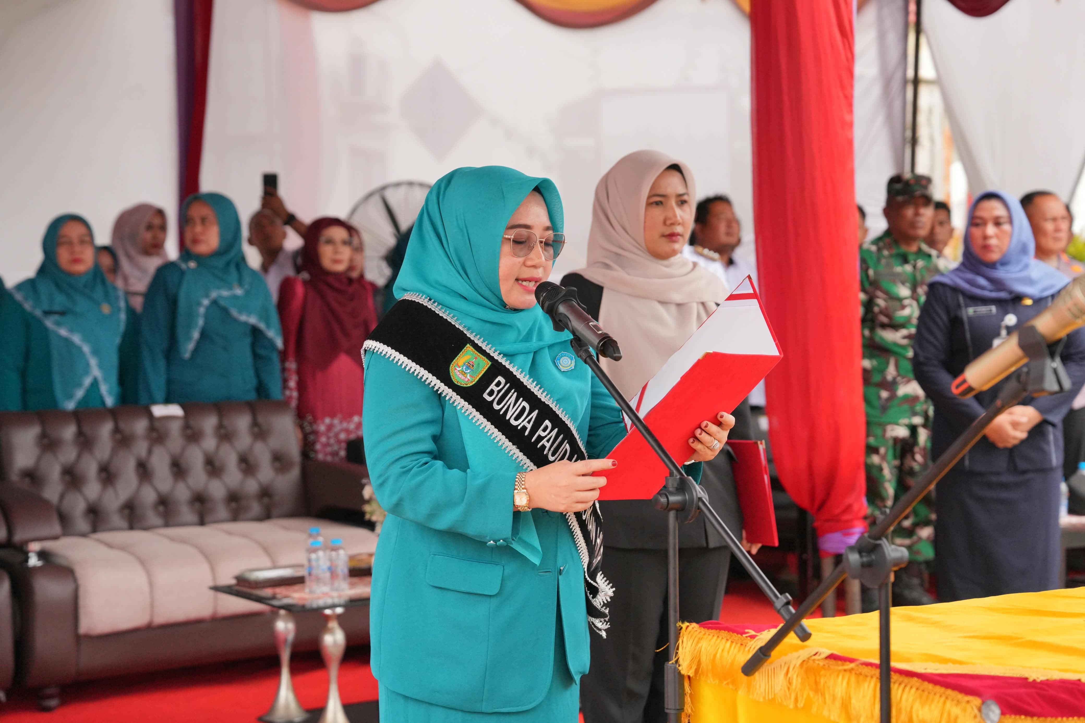 Lantik Ketua PKK Bangko Pusako, Tatik Sri Rahayu Bistamam Tekankan Penguatan Keluarga dan Cetak Generasi Emas