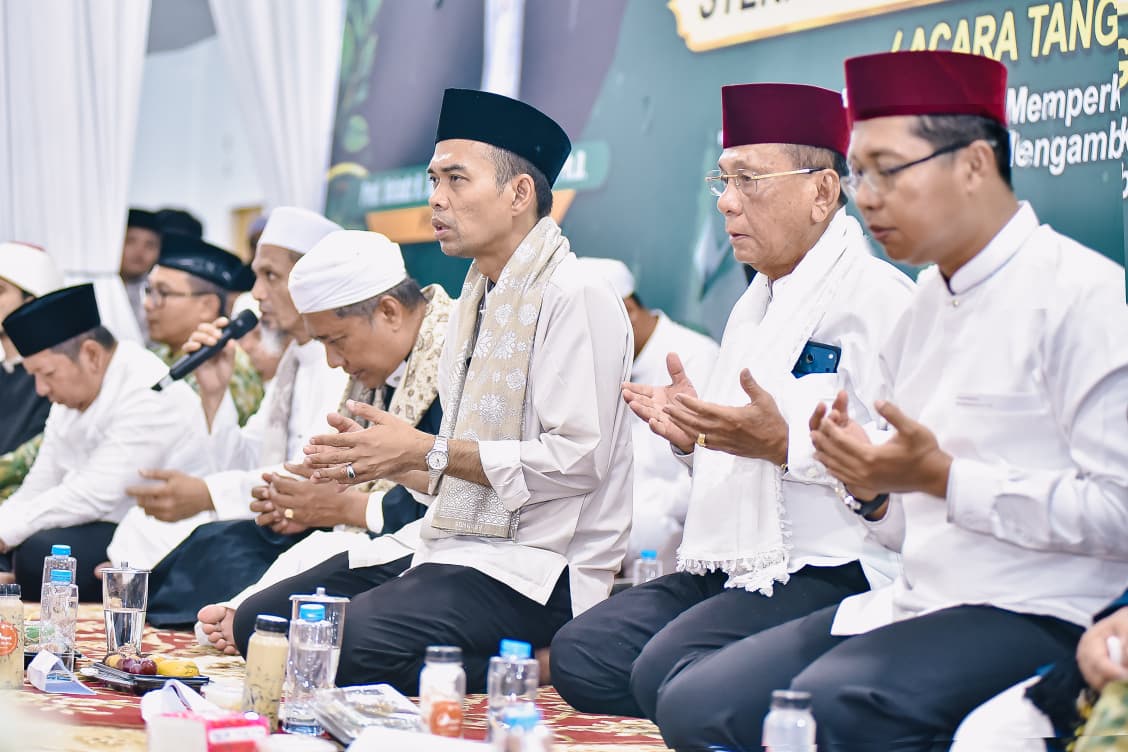 Dampingi UAS dan Pejabat Provinsi, Bupati Rohil H. Bistamam Hadiri Haul ke-80 Syekh Oesman Syahbuddin